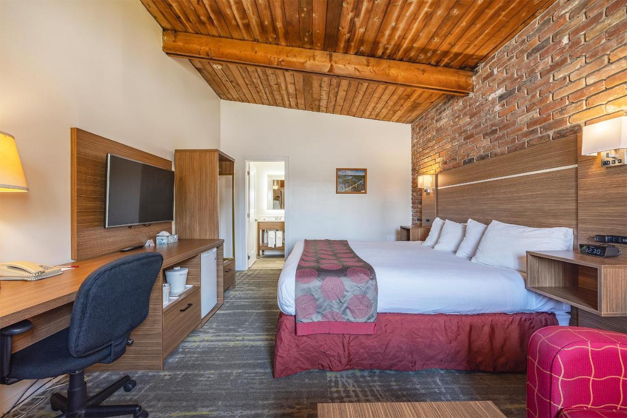 Ramada By Wyndham Provincial Hotel