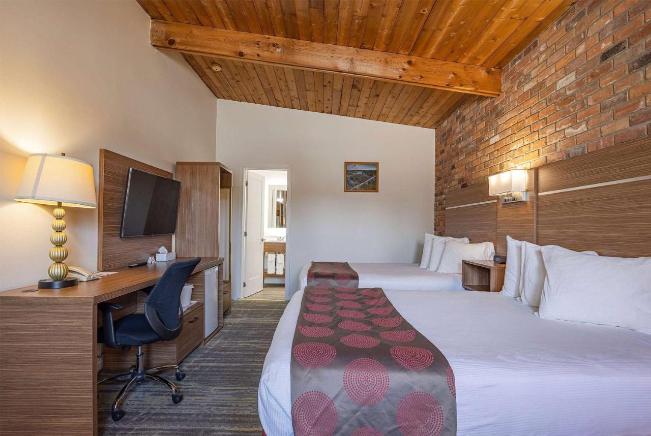 Ramada By Wyndham 1000 Islands Hotel 3*